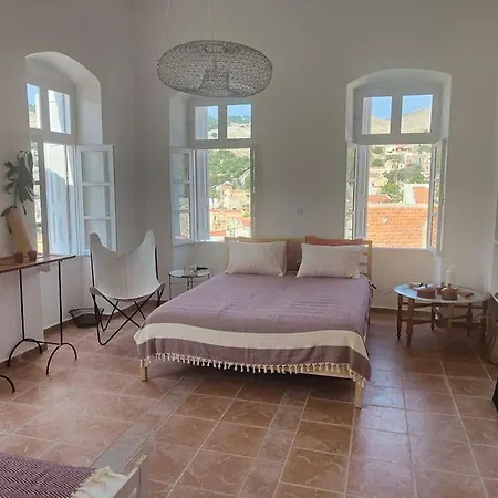 Holiday home Maison Avec Terrasses Et Vues Symi