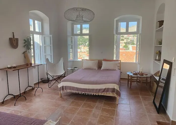 Holiday home Maison Avec Terrasses Et Vues Symi